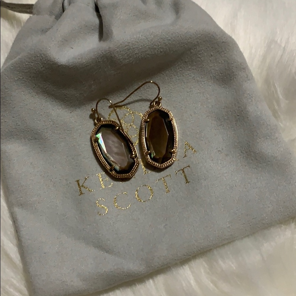 Kendra Scott Earrings !